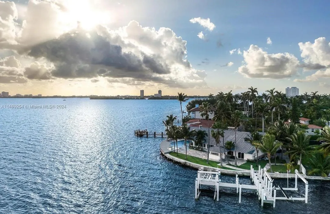 Villa Hashmi Luxury 5Bd & 5Ba Retreat On North Bay Island-1